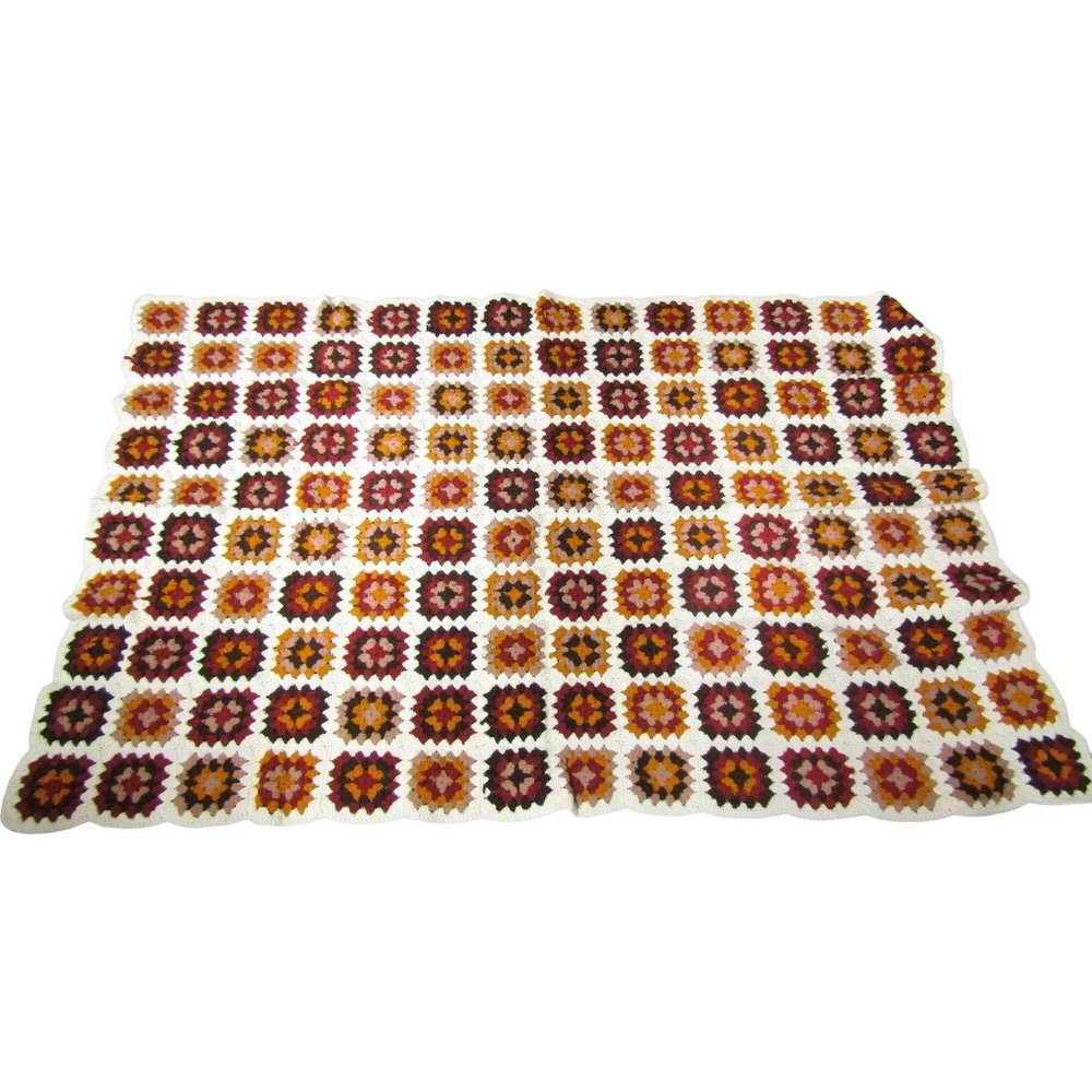 Vintage 1960s Granny Square Handknit Quilt (1D)